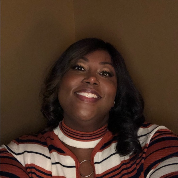 Meet your Posher, Nicole - Picture 2 of 3